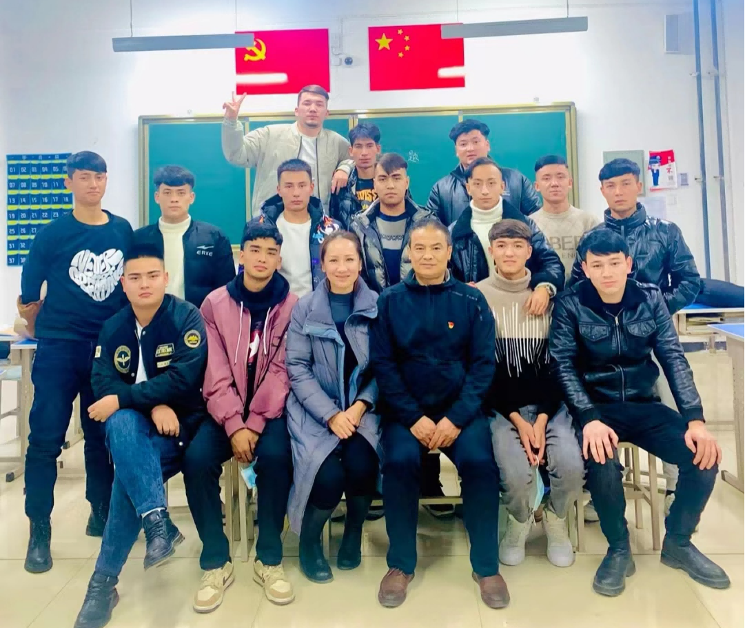 我院领导深入学生班级、宿舍走访慰问新生